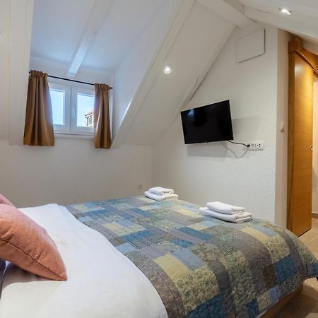 House Malena - Rooms Vis Exterior foto